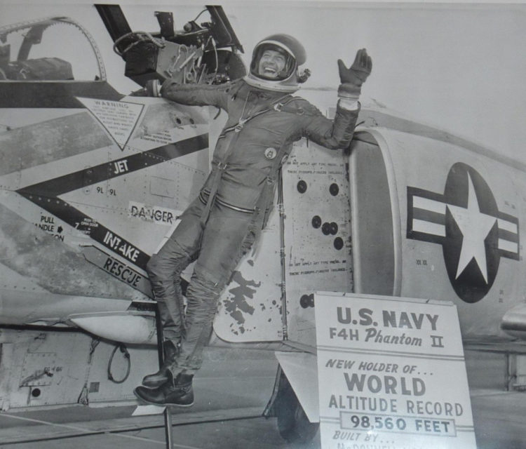 This Day in Aviation History: Navy F4 Pilot Sets Zoom Climb Altitude Record in 1959