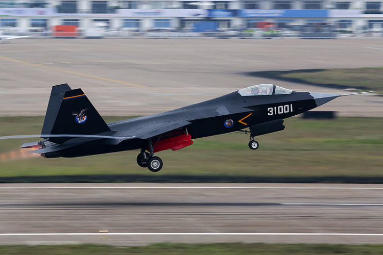 China Answers the F-35. The FC-31 Gyrfalcon Stealth Fighter Takes Flight!