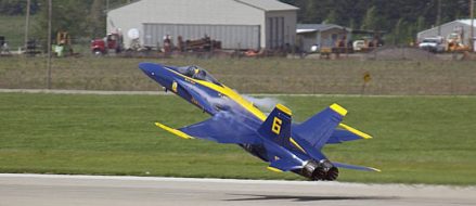 Watch: How Low Can You Go? Incredible Fighter Jet Low Passes – Enjoy!