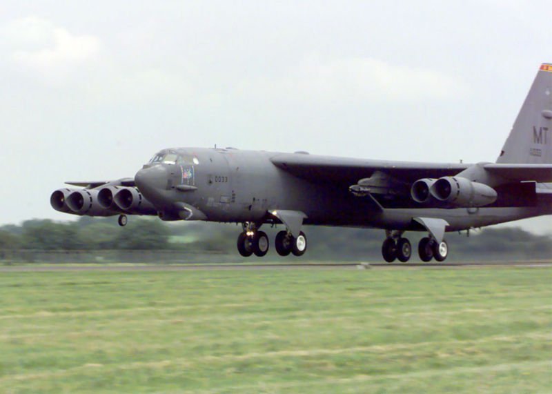 Air Force B-52 Engine Disintegrates – Falls Off in Flight