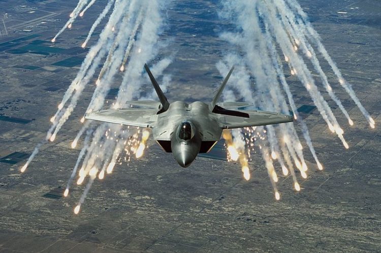 Start Your 2017 With a Bang! Some F-22 Raptor Mania!