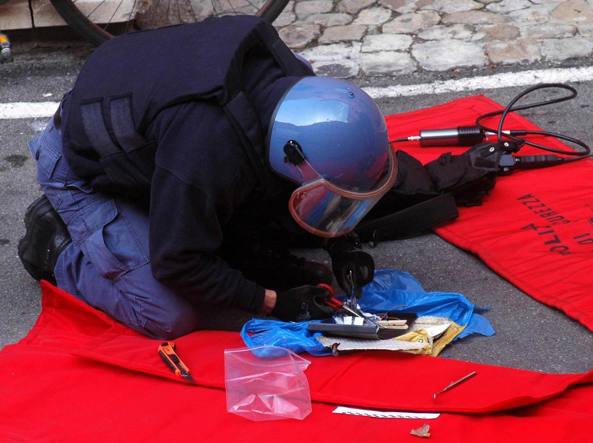 Italian officer seriously injured in Florence suspicious package explosion