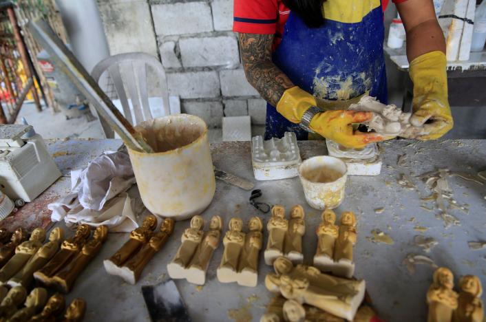 Philippine police suspend anti-drug operations, declare war on rogue cops