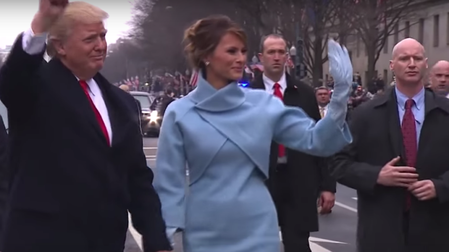 The Secret Service agent’s fake hands are not fake hands folks