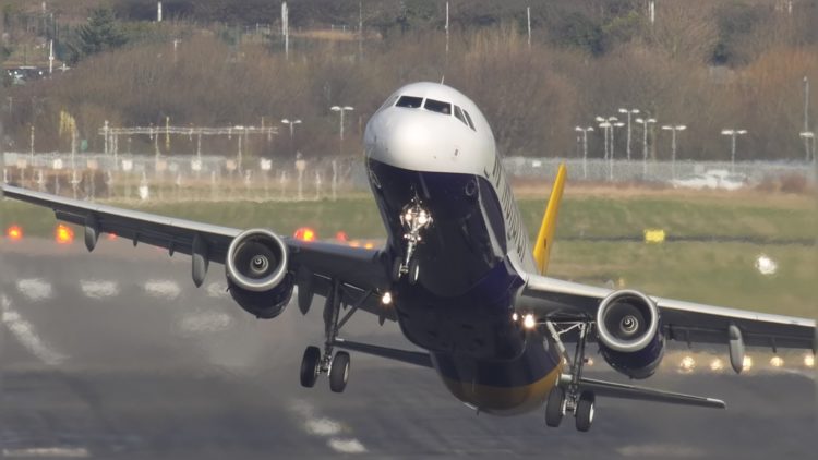 Watch: Crazy Crosswind Landings and Takeoffs