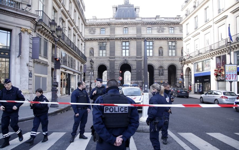 French soldier shot and wounded machete wielding man outside of the Louvre