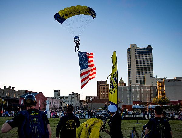 US Navy Leap Frogs drop in on Mobile, Alabama ‘Navy Week’