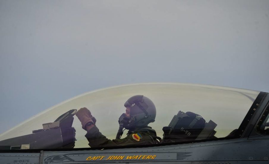 F-16 Viper Demonstration Team Preps for 2017 show season