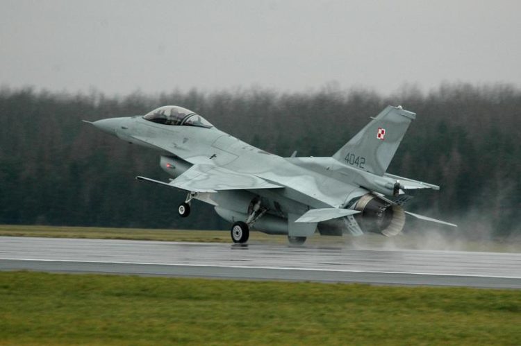 Poland Says ‘No Thanks’ to Used US F-16’s Falcons