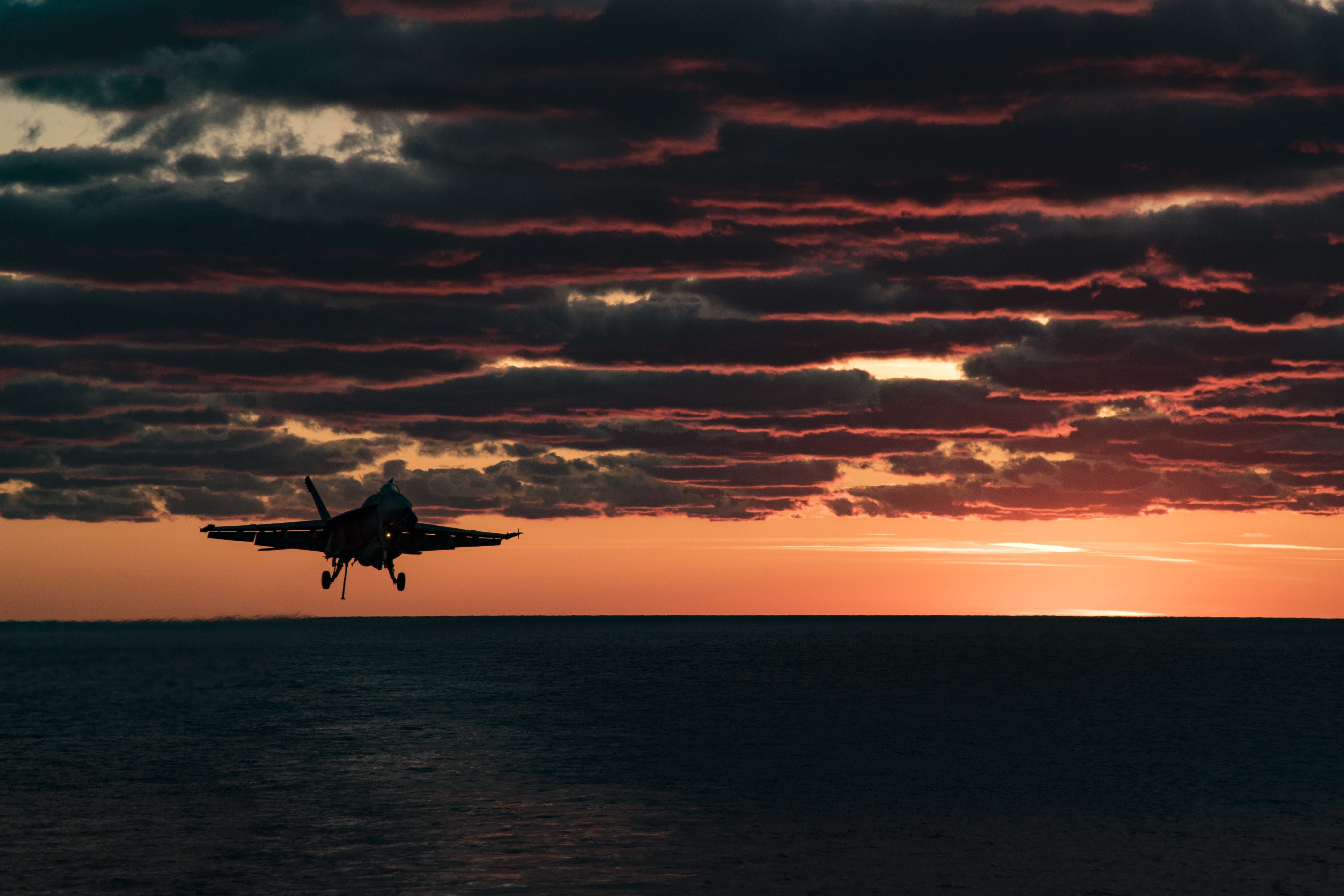 Picture of the Day: F/A-18E Super Hornet Landing on the USS Dwight D. Eisenhower CVN 69 (SUSTEX)