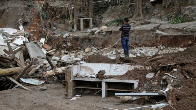 Colombia landslide: Farc rebels offer to help rebuild town