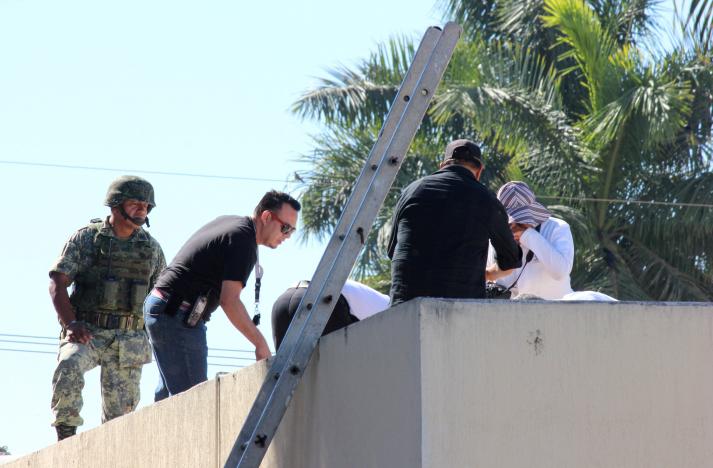 Man’s body, seen tossed from plane, found on roof of Mexican hospital