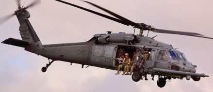 Elite US Air Force Para-rescue Team jumps into Pacific Ocean to rescue Chinese Sailors