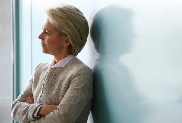 German minister cancels U.S. trip, calls in top brass over officer’s arrest