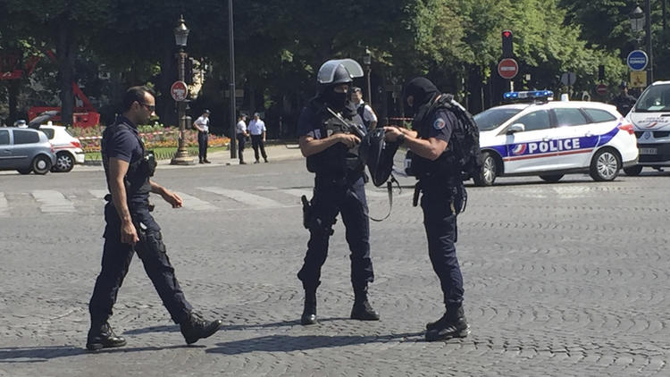 Paris Police attacked in Champs-Elysees tourist district