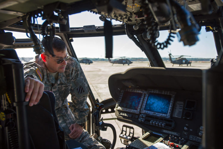 Black Hawk Pilots Wanted! Army Falling Short On Training New H-60 Helicopter Pilots