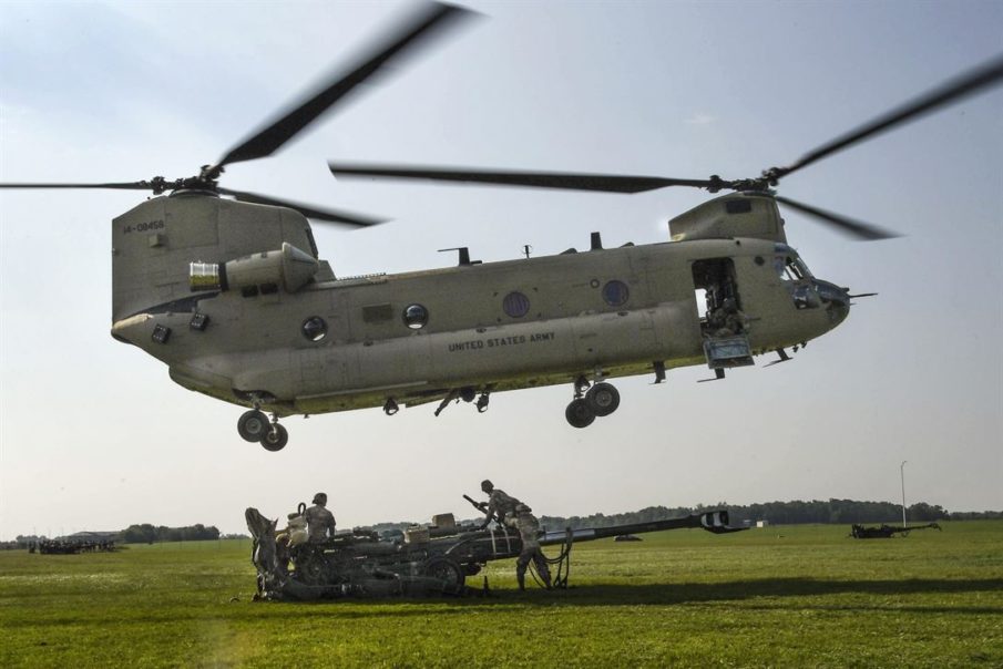 Picture of the Day: Soldiers Sling-load M777 Howitzer using a CH-47 Chinook