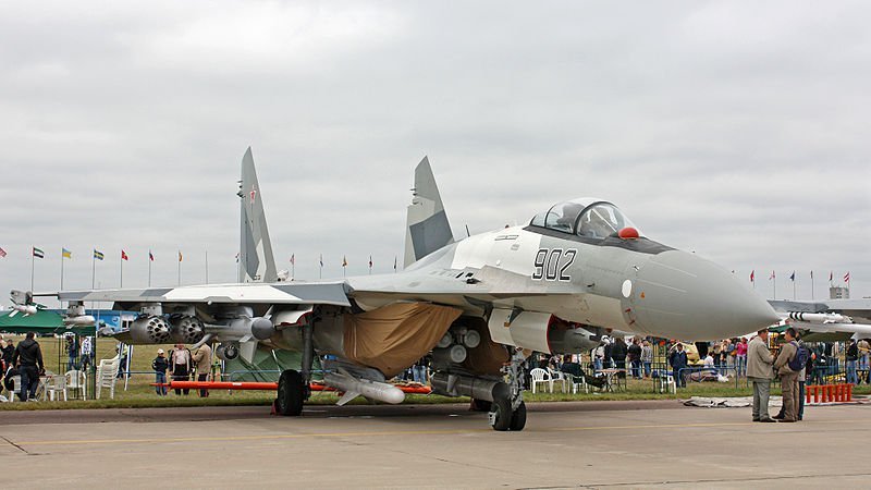 Watch: Su-35 Shows Off at The Paris Air Show!