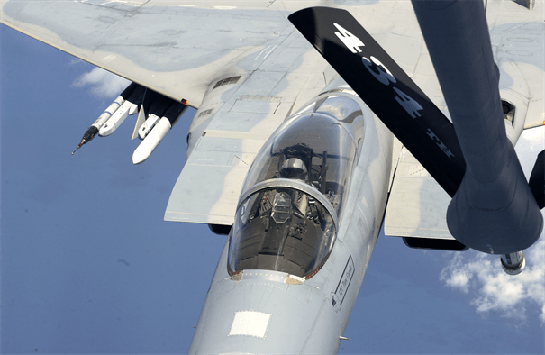 Watch: Mid-air refueling is not always as routine as you may think! Must watch video!