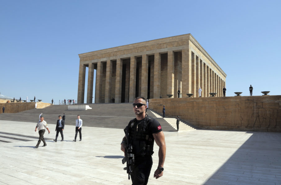 Turkish Supreme Military Council replaces land, air and navy commanders