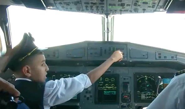 Air Algérie Pilots let 10-year-old boy fly plane – Get suspended