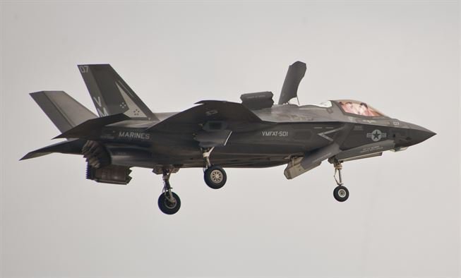 Watch: British pilots show their stuff with the F-35B Lightning II!