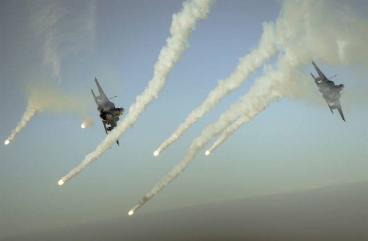 Picture of the Day: F-15E Strike Eagles Fire Flares over Iraq Operation Inherent Resolve