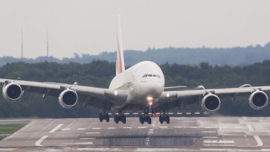 Watch: Wild crosswind landing! Airbus A380 in Düsseldorf, Germany