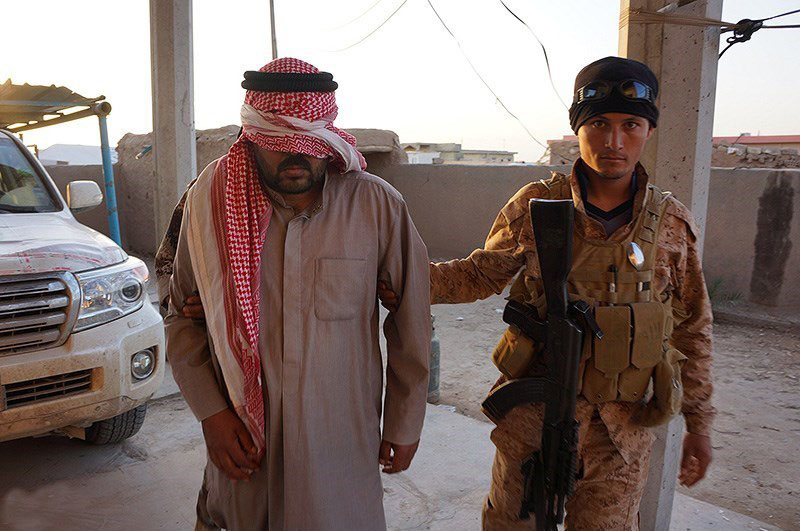 ISIS Fighters, Having Pledged to Fight or Die, Surrender en Masse