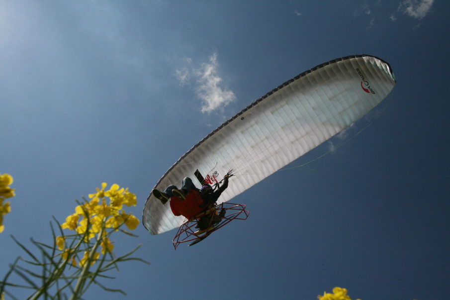 North Korean special forces are training to invade South Korea with paragliders