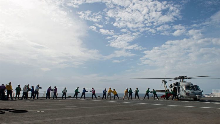 Picture of the Day: Sailors Loading Water on MH-60S Seahawk near San Juan