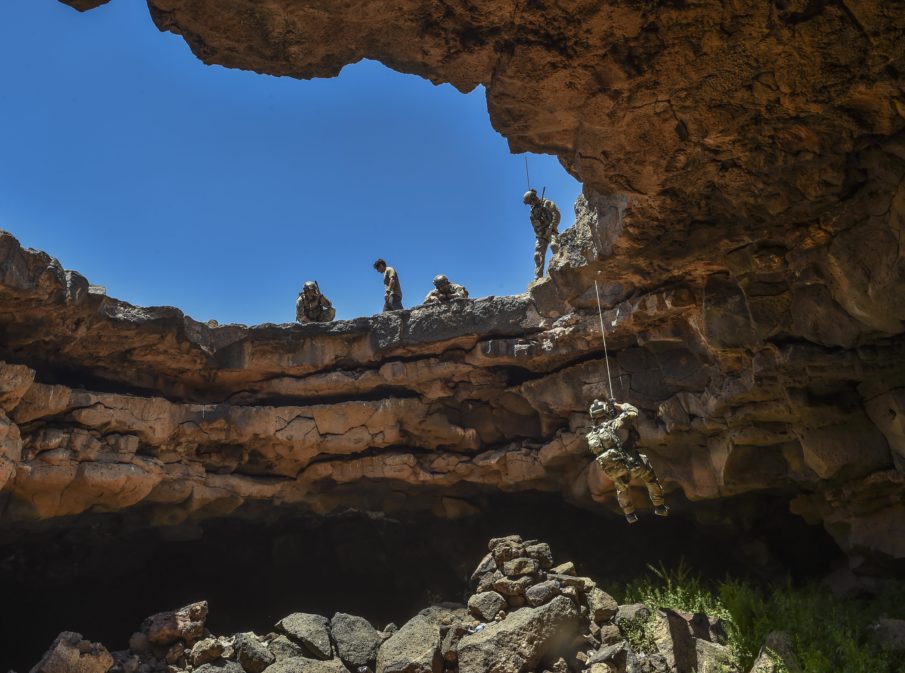 SOF Pic of the Day: Special Tactics Airmen conduct personnel rescue training