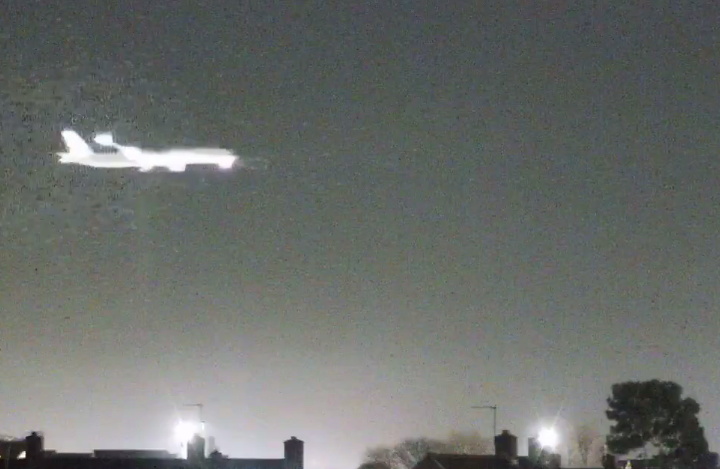 Fireball Streaks Overhead Heathrow Airport Moments Before Jet Airliner ...