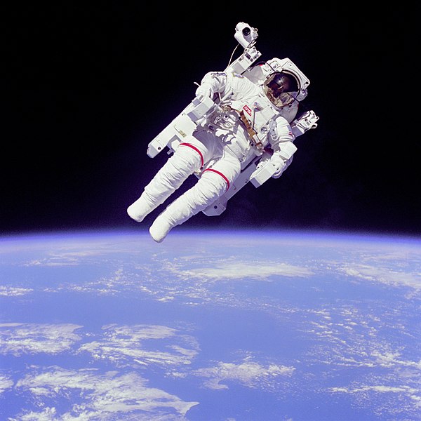 First astronaut to make an untethered space walk, Bruce McCandless, dies at age 80
