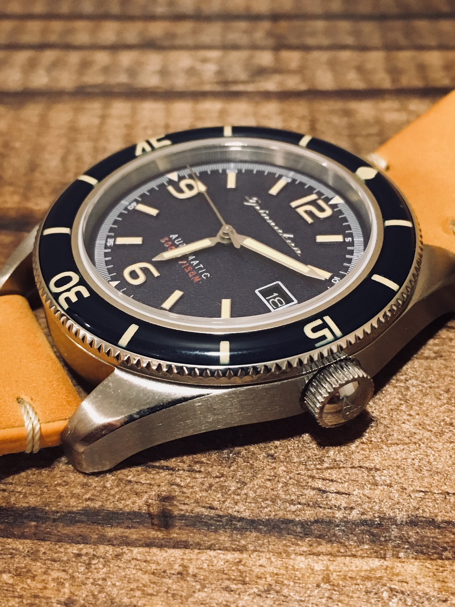 Spinnaker Fleuss SP5055 provides an affordable vintage dive watch