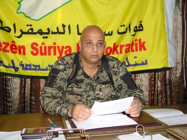 Defector says thousands of Islamic State fighters left Raqqa in secret deal