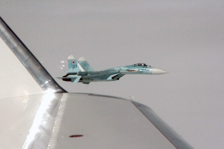 Russian Su-27 Jet Comes Within 5 Feet of US Navy EP-3 Aircraft