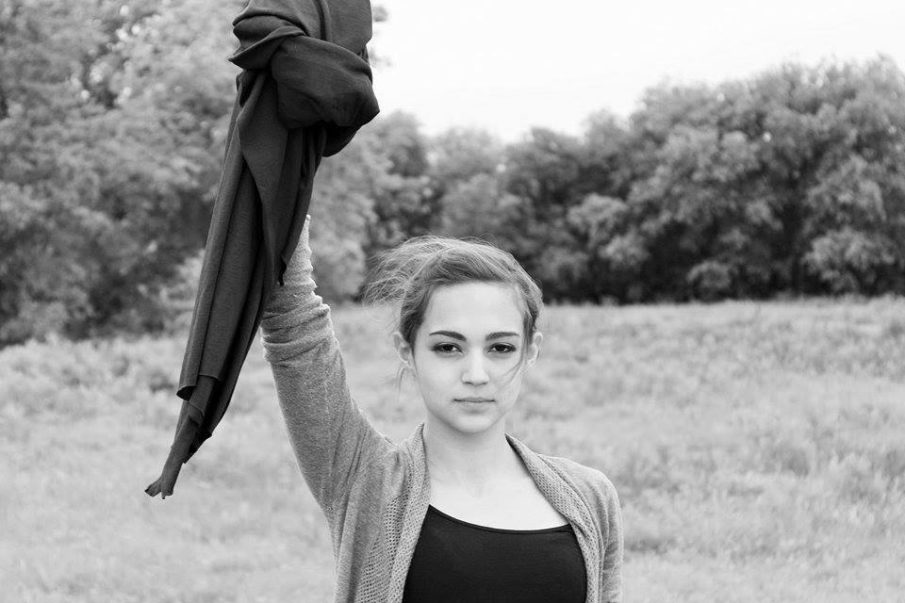 Iranian woman are protesting by removing their hijab