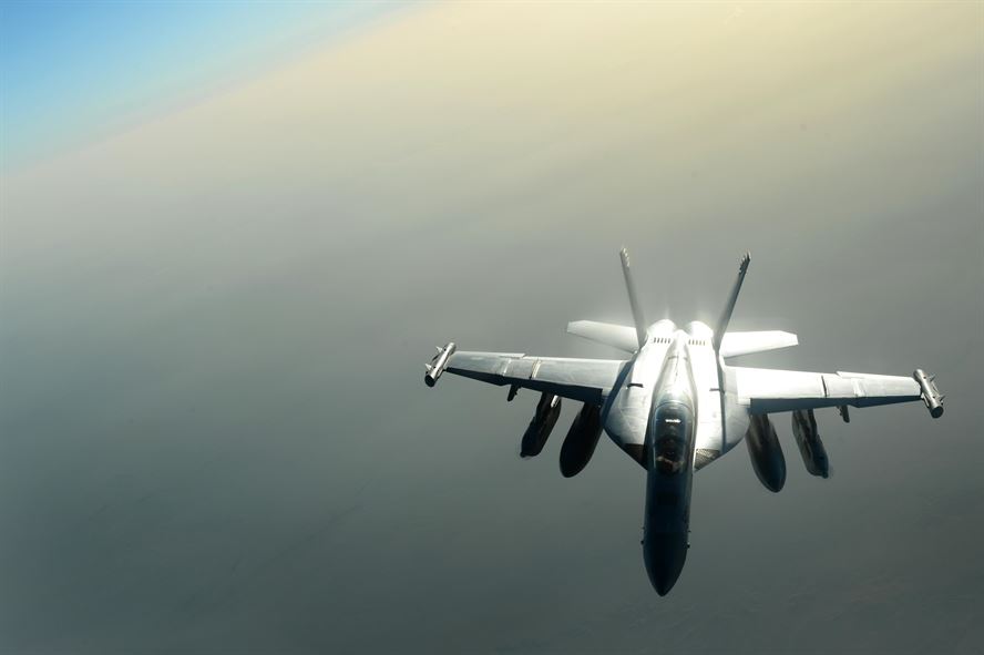 US Navy EA-18G Growler cockpit systems fail, frostbitten pilots forced to land using GPS watches