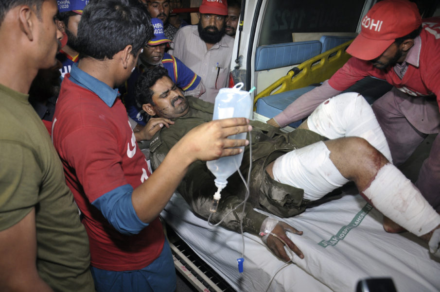 Suicide bomber targets Pakistani Police in Lahore