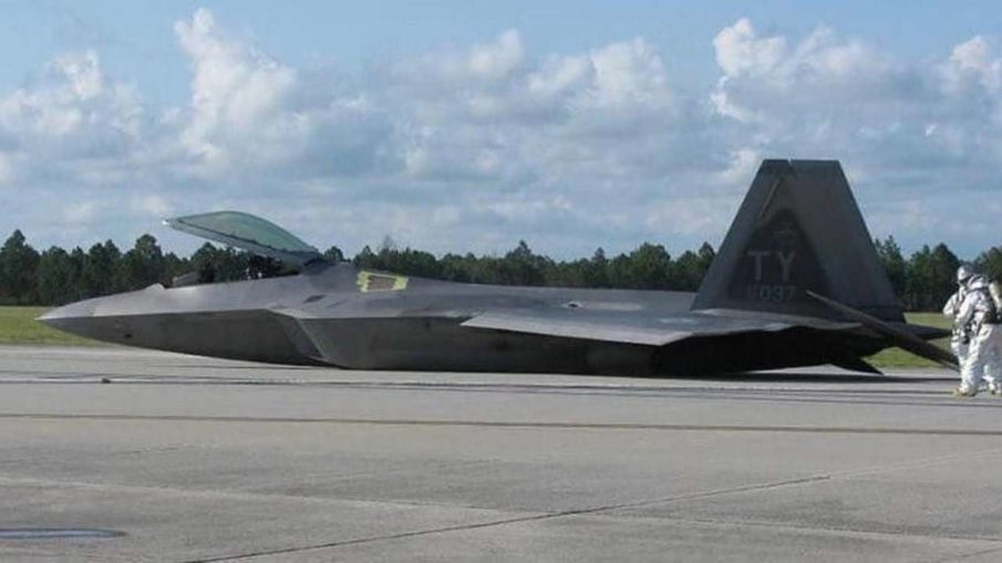 An Air Force F-22 raptor belly flopped at Topgun school over the weekend