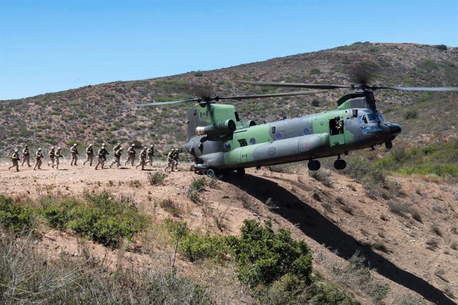 SOFREP Pic of the Day: US Marines board a Canadian Chinook