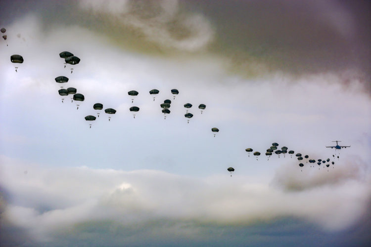 Picture of the Day: Army Paratroopers 82nd Airborne Division Airborne Review at Fort Bragg