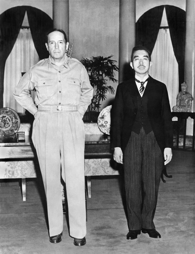 Macarthur_and_hirohito