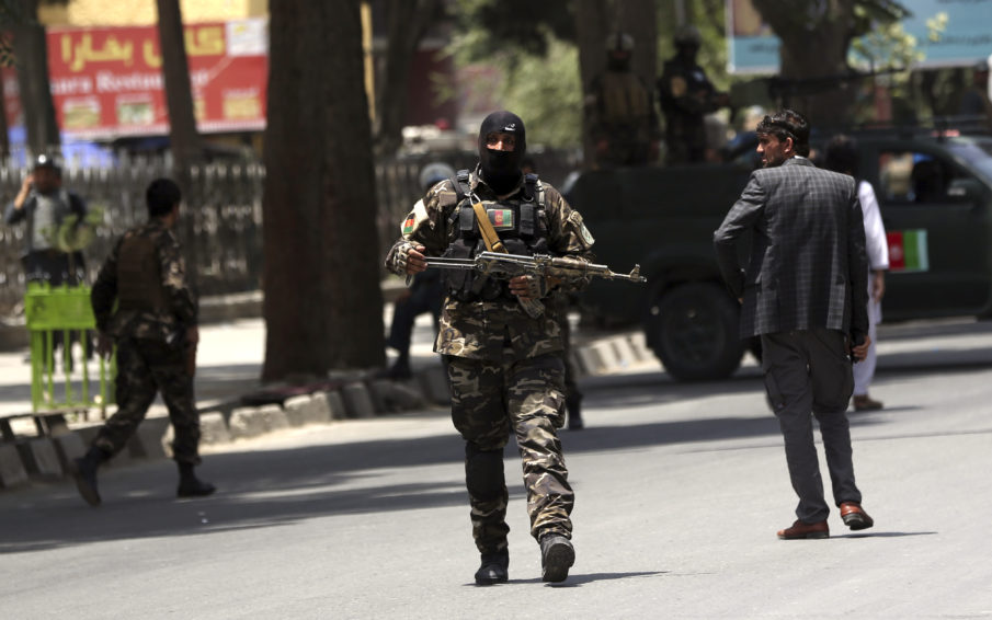 Islamic State suicide bomber kills Taliban commander