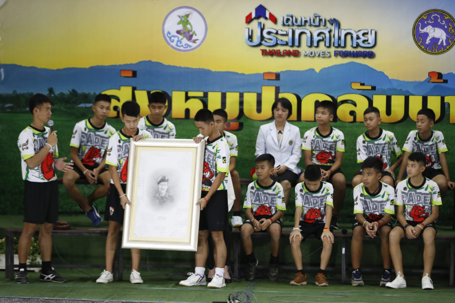 The Pic of the Day: Soccer team rescued from caves honor Thai SEAL diver who died