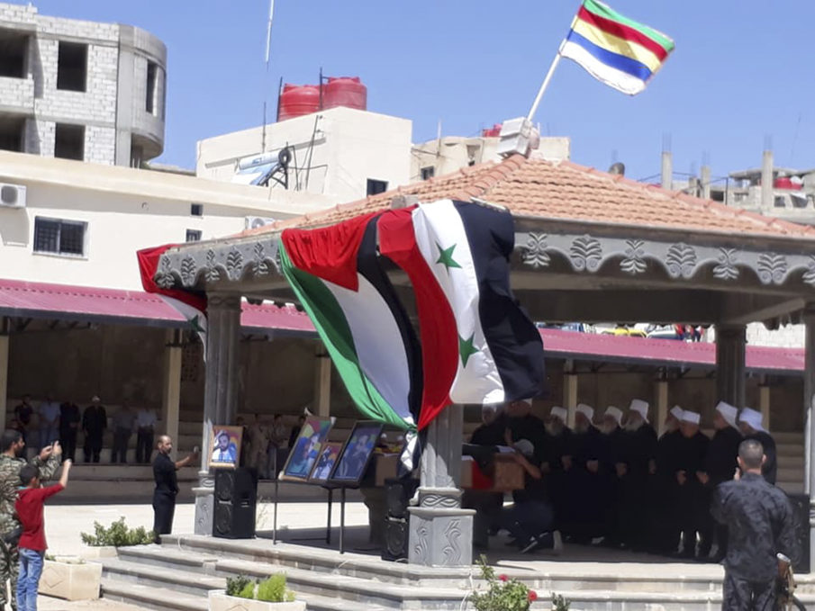 Syrian Democratic Forces offer Druze villagers assistance in the face of Islamic State attack