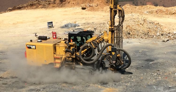 Violence erupts as Angolan authorities push Congolese diamond miners out of the country