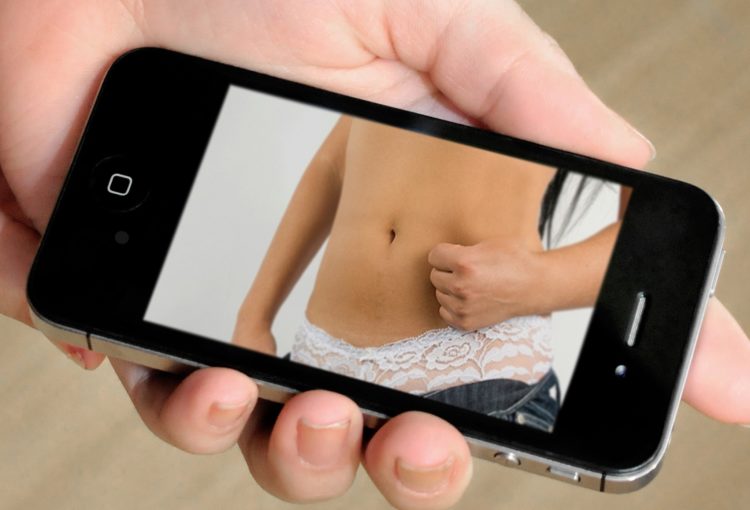 Prison inmates used nude photos of women to extort $560k from US service members