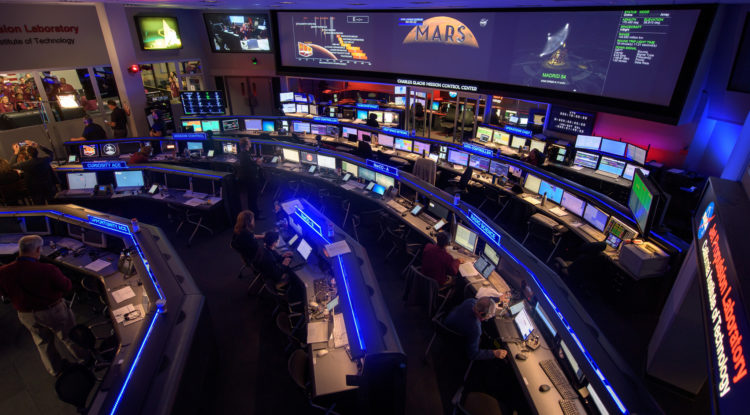 The Pic of the Day: NASA teams prepare for InSight’s landing in the ‘Dark Room’